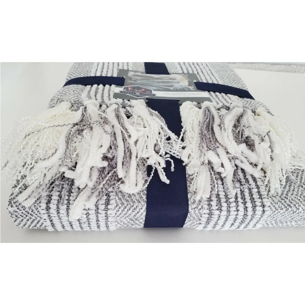 NWT $80 Manzanita Throw Blanket 50